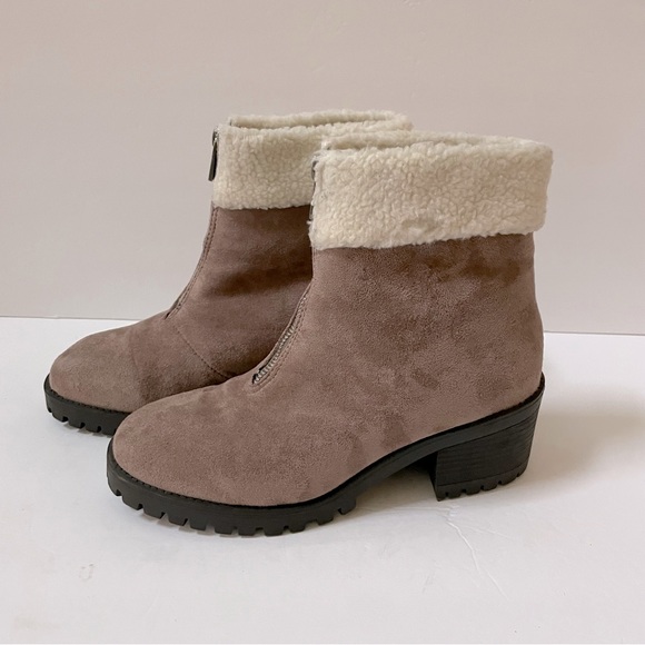 Bella Vita Cable Bootie 8.5 - Picture 10 of 14